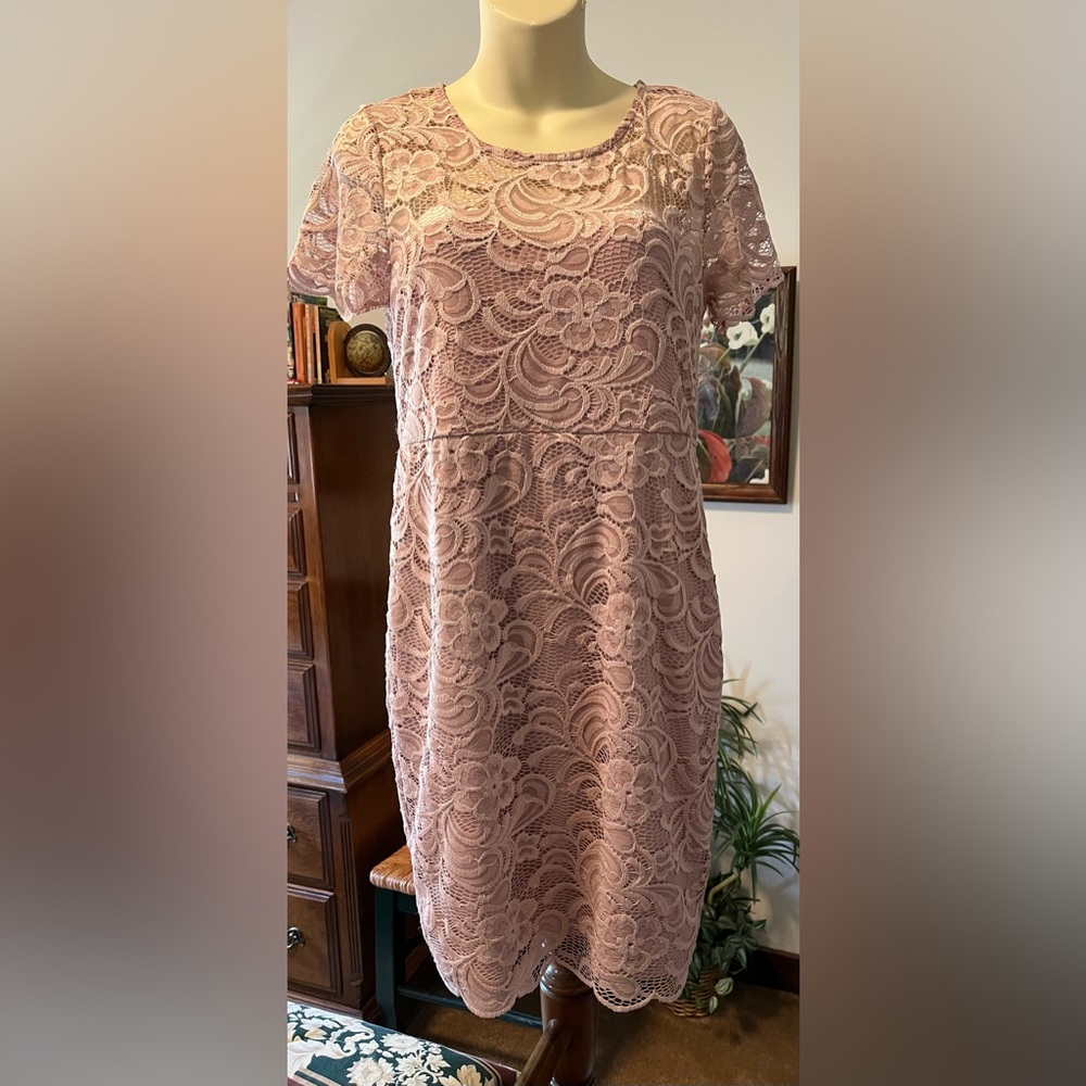 Lace dress Mauve color